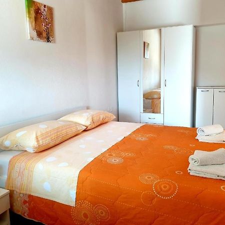 Apartments Hodanic Krk Town Bagian luar foto