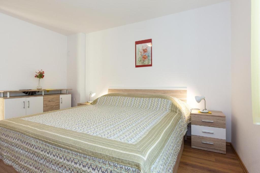 Apartments Hodanic Krk Town Bagian luar foto