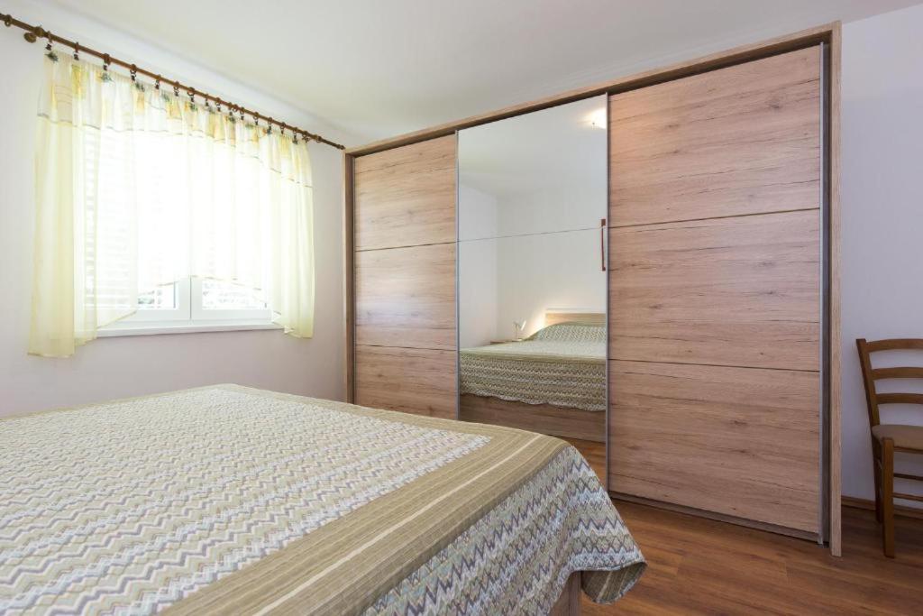 Apartments Hodanic Krk Town Bagian luar foto