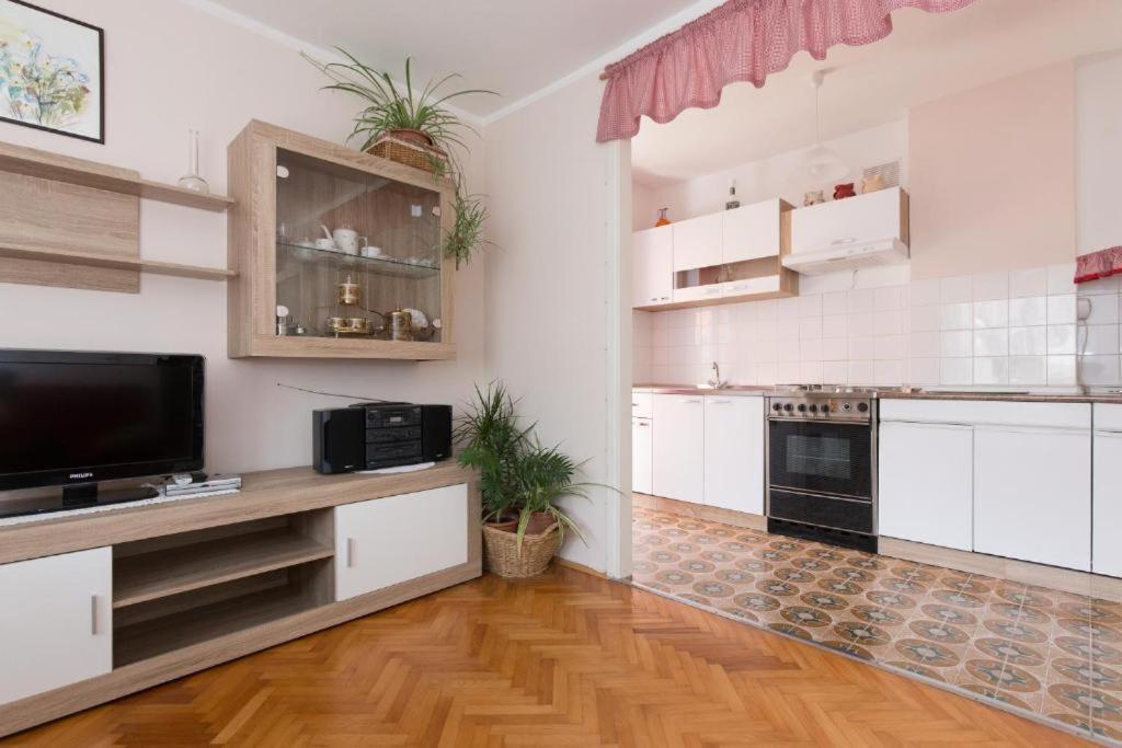 Apartments Hodanic Krk Town Bagian luar foto