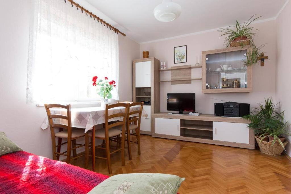 Apartments Hodanic Krk Town Bagian luar foto
