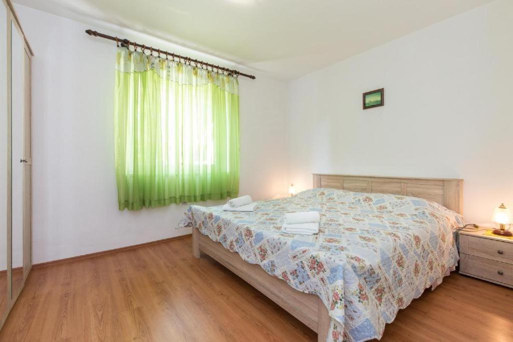 Apartments Hodanic Krk Town Bagian luar foto
