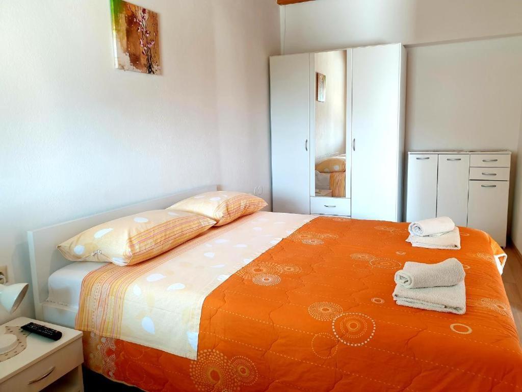 Apartments Hodanic Krk Town Bagian luar foto