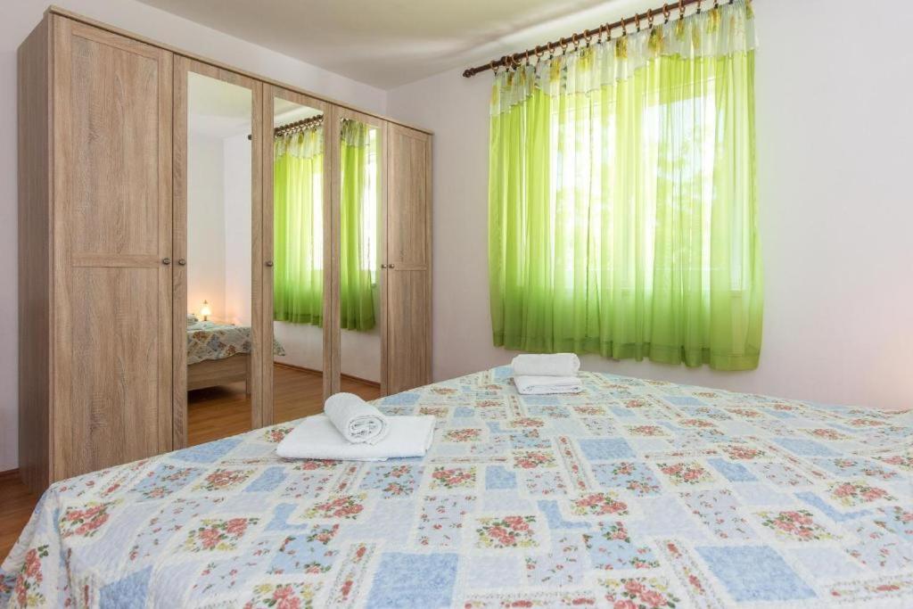 Apartments Hodanic Krk Town Bagian luar foto