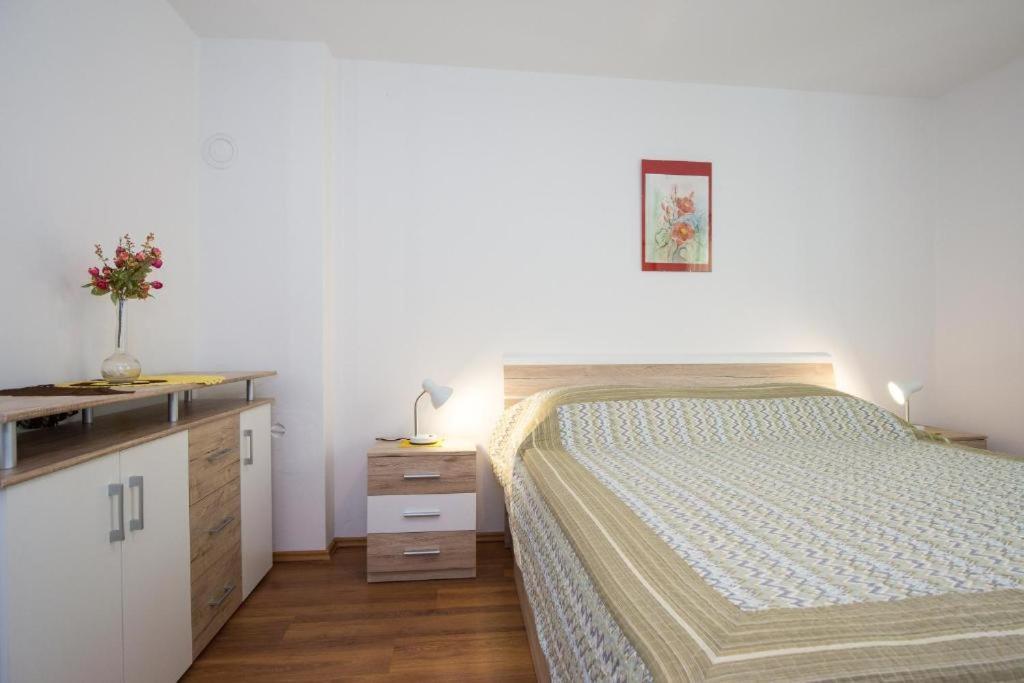 Apartments Hodanic Krk Town Bagian luar foto